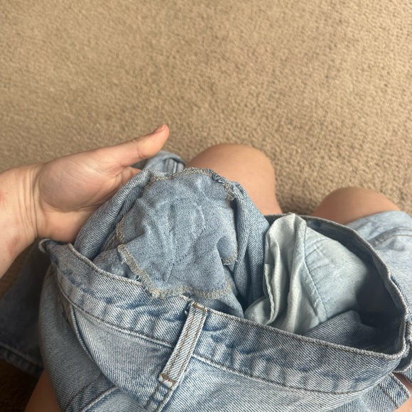 Brandy Melville Boyfriend Jeans - Picture 4 of 8